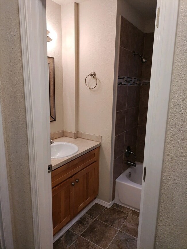 Building Photo - 1221 W Franklin St