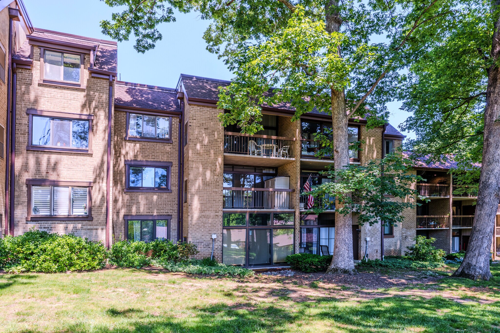 Building Photo - 1643 Parkcrest Cir