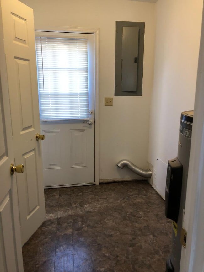 Building Photo - 106 Elm Tree Ln