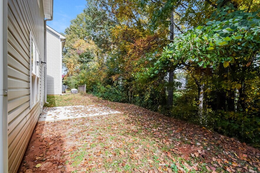 Building Photo - 504 Hill Crest Cir
