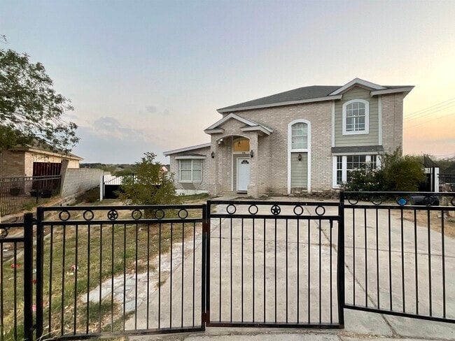 Building Photo - 915 Rutledge Dr