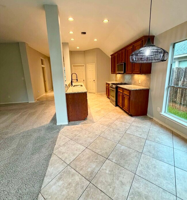 Building Photo - 5607 Wagon Wheel Ln