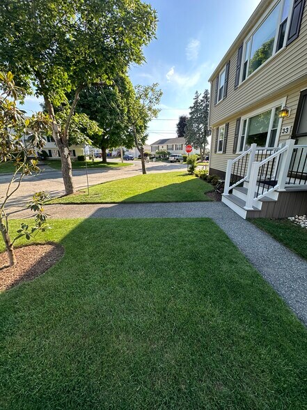 Building Photo - 33 Windhurst Ave