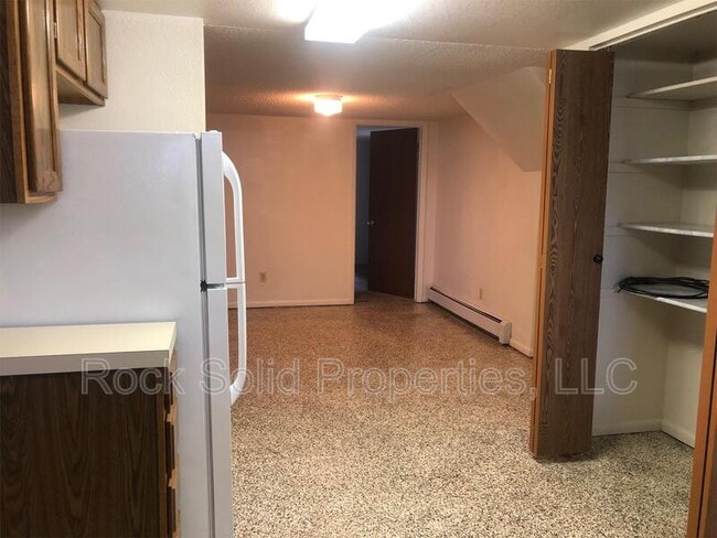 Building Photo - 409 W 24th St