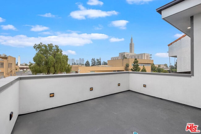 Building Photo - 1649 Selby Ave