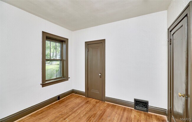 Building Photo - 5021 Ray Ave