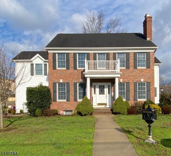 Building Photo - 5 Alma Ave