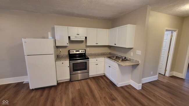 Building Photo - 3609 E Vermont St