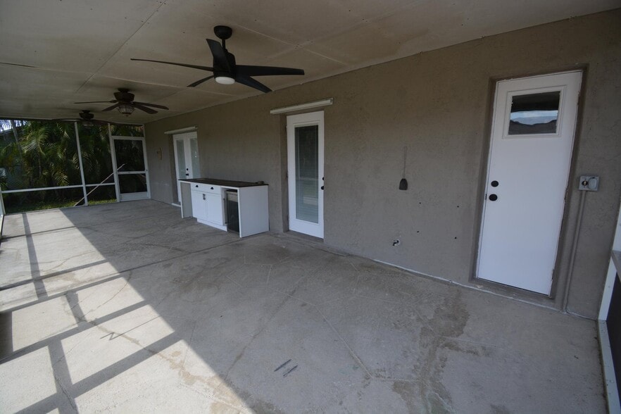 Building Photo - 1379 Pinetta Cir