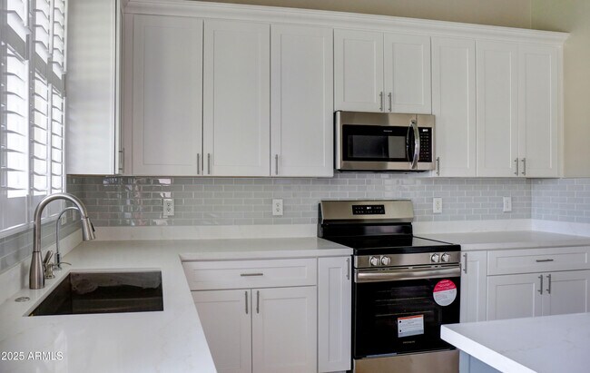 Building Photo - 6656 S Classic Way