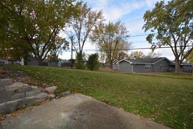 Building Photo - 1360 Devonshire Ln