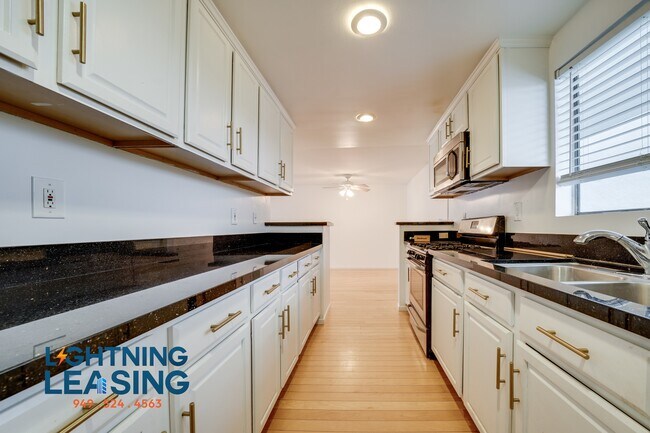 Building Photo - 1036 3rd St