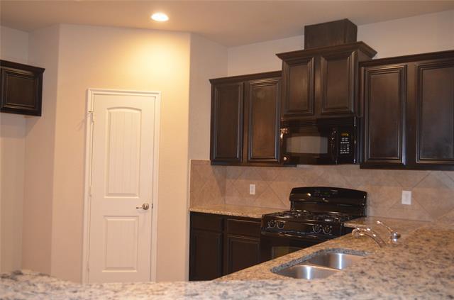 Building Photo - 9604 Sleepy Hollow Dr