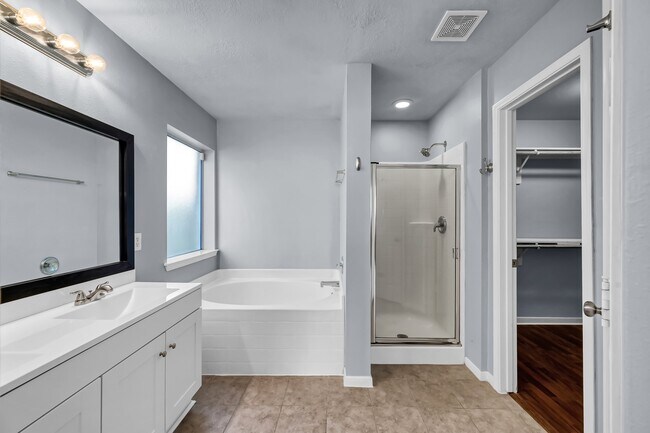 Building Photo - 7811 Holly Berry Ct
