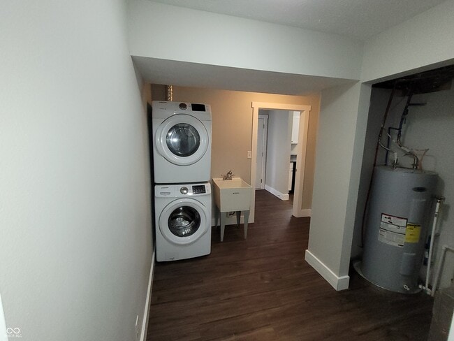 Building Photo - 144 E Center Dr