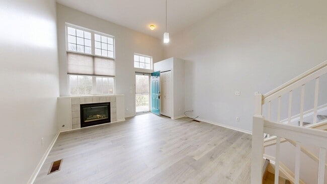 Building Photo - 1866 Lindsay Ln