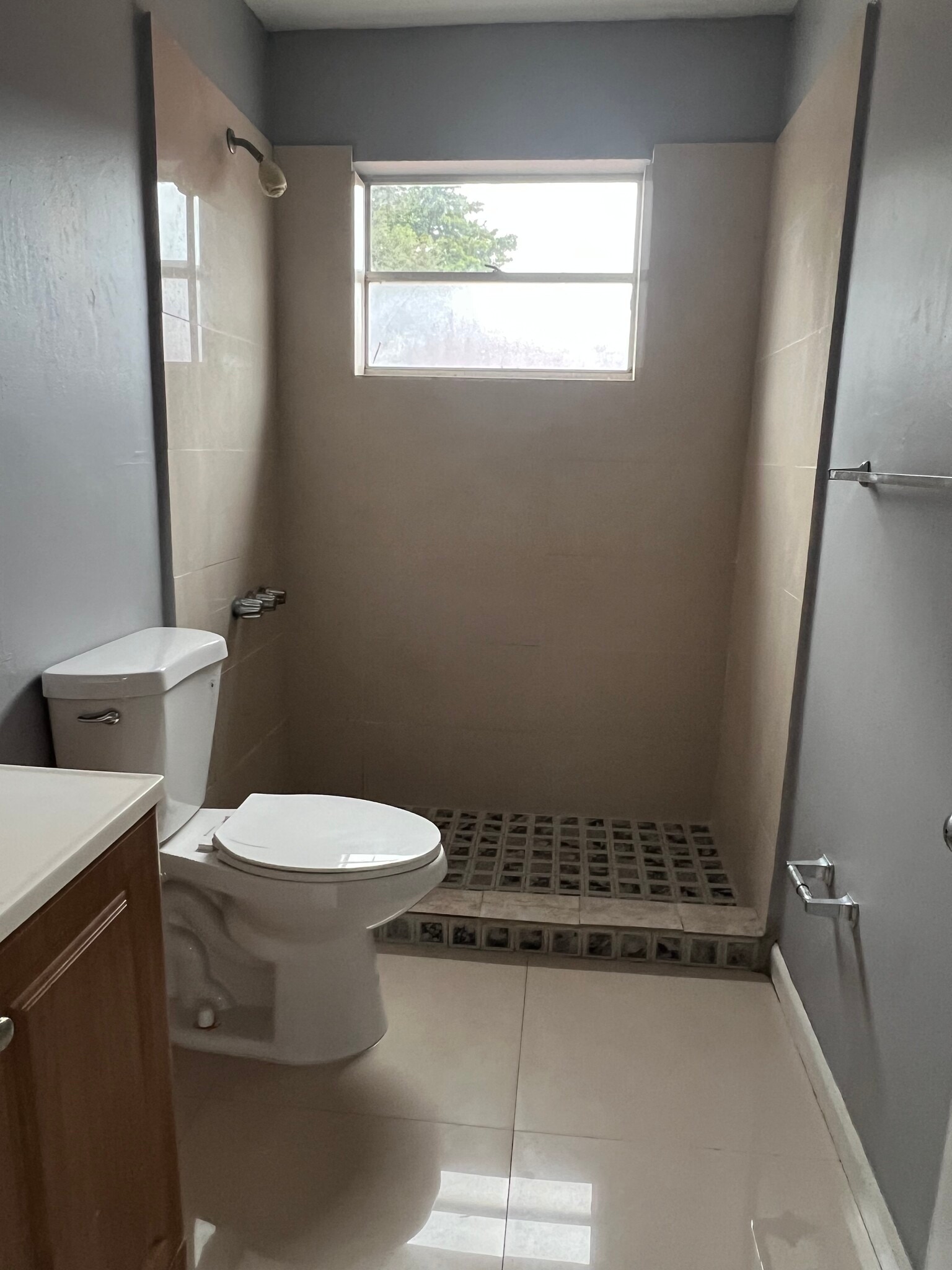 Building Photo - 147 NE 168th St