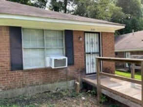 Building Photo - 635 McWhirter Ave