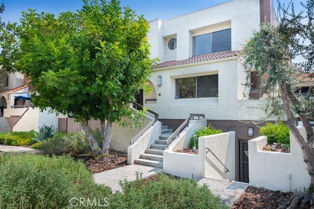 Building Photo - 21620 Burbank Blvd