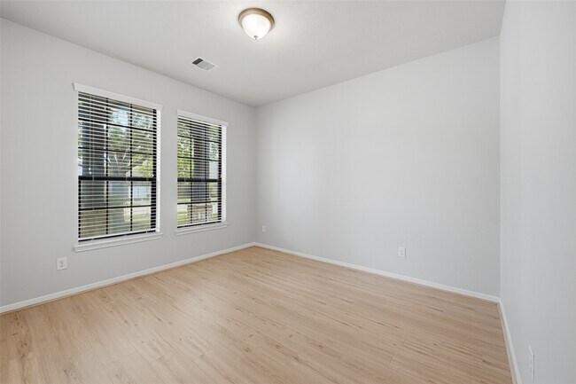 Building Photo - 24039 Via Renata Dr