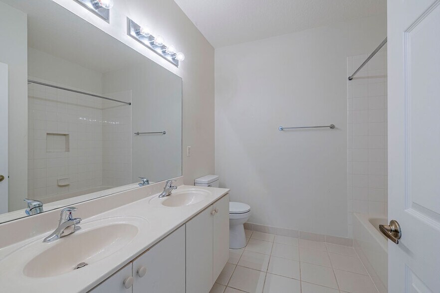 Building Photo - 805 Middleton Dr SW