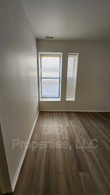 Building Photo - 1320 Academy Ave