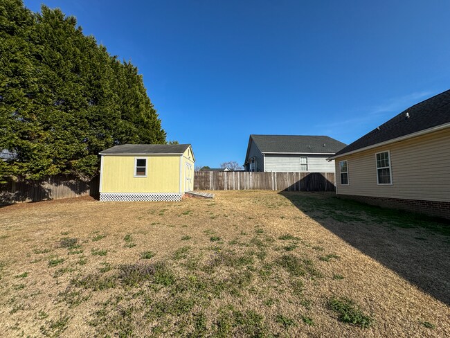 Building Photo - Lovely 3 Bed 2 Bath Home with Bonus Room