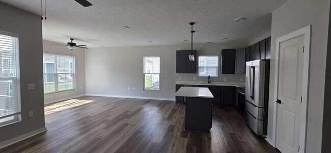 Building Photo - 566 Rochdale Run