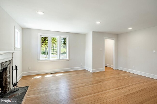 Building Photo - 149 2nd Ave