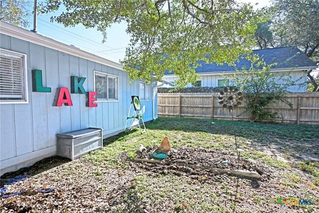 Building Photo - 553 Scenic Dr