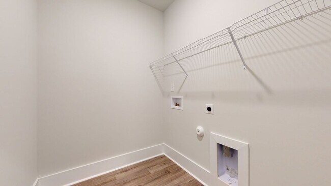 Building Photo - 3 Bedroom Home in WATERSIDE!