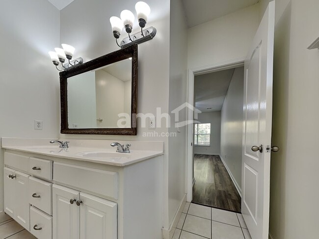 Building Photo - 3864 Lake Village Cv