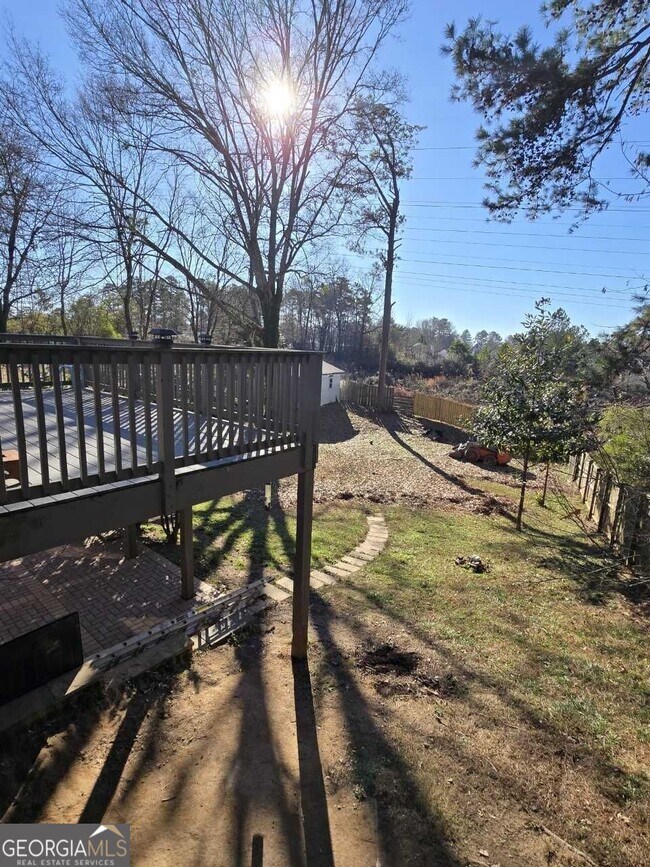 Building Photo - 707 Melrose Dr