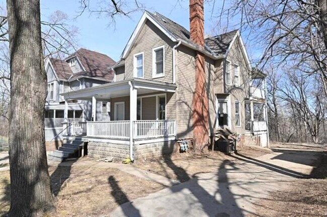 Building Photo - 4038 Seward St