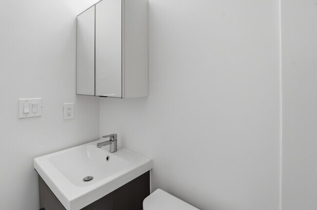 Building Photo - $1,540.95- 1 Bed, 1 Bath Lofted Apartment in Lakewood with Central AC!