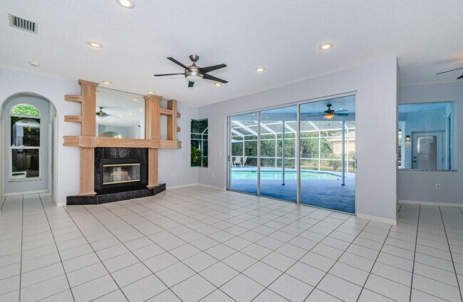 Building Photo - Pool Home in Trinity!