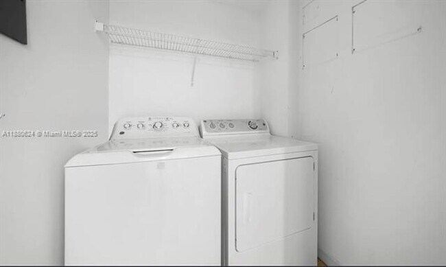Building Photo - 9172 Collins Ave