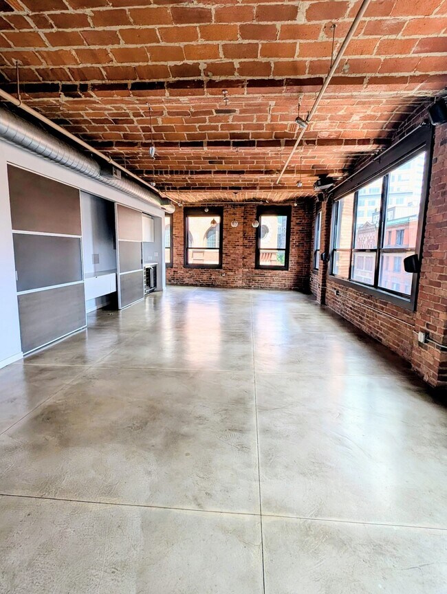Building Photo - 121 Beach St