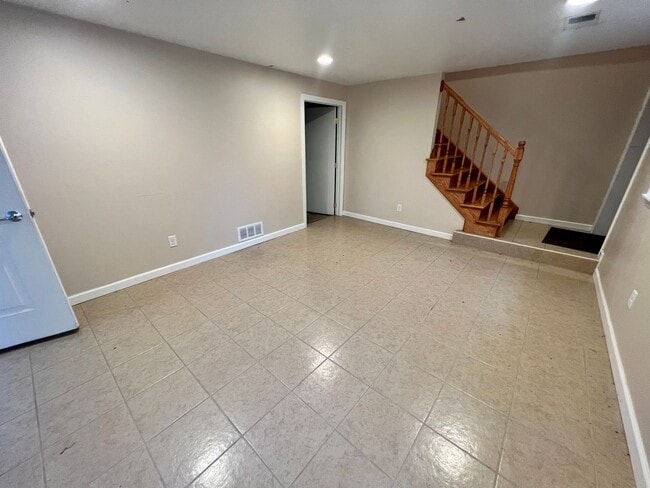 Building Photo - Charming Home - 2 Bed 1.5 Bath - Neville Island