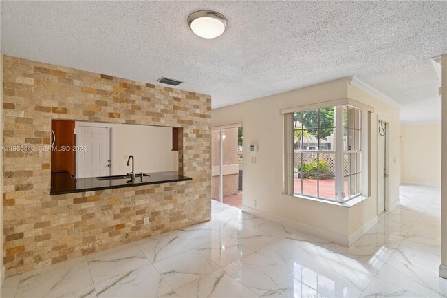 Building Photo - 11009 Mainsail Dr