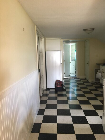 Kitchen view 1 - 46 Barton St