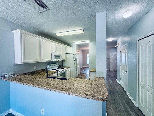 Building Photo - Spacious 2-Bedroom Townhome in Gated Fishh...