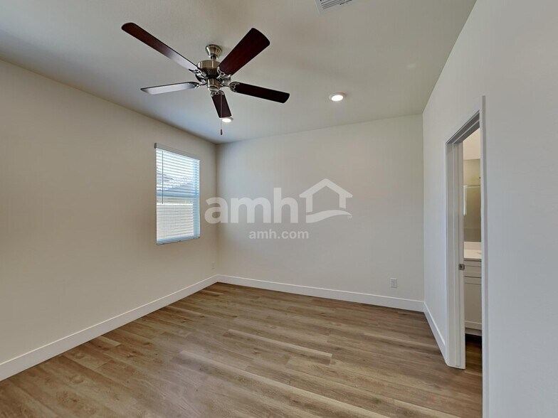 Building Photo - 510 Speckled Orchid Pl