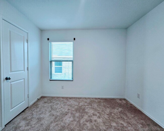 Building Photo - 2828 Eppright Dr