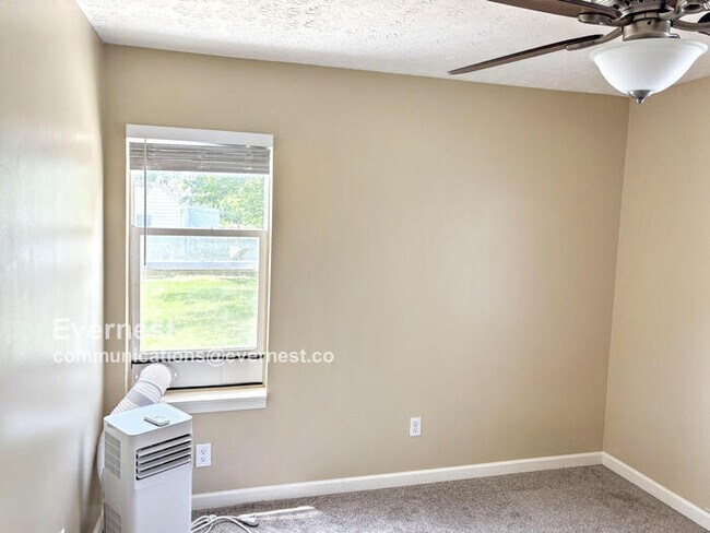 Building Photo - 471 Whitethorne Ave