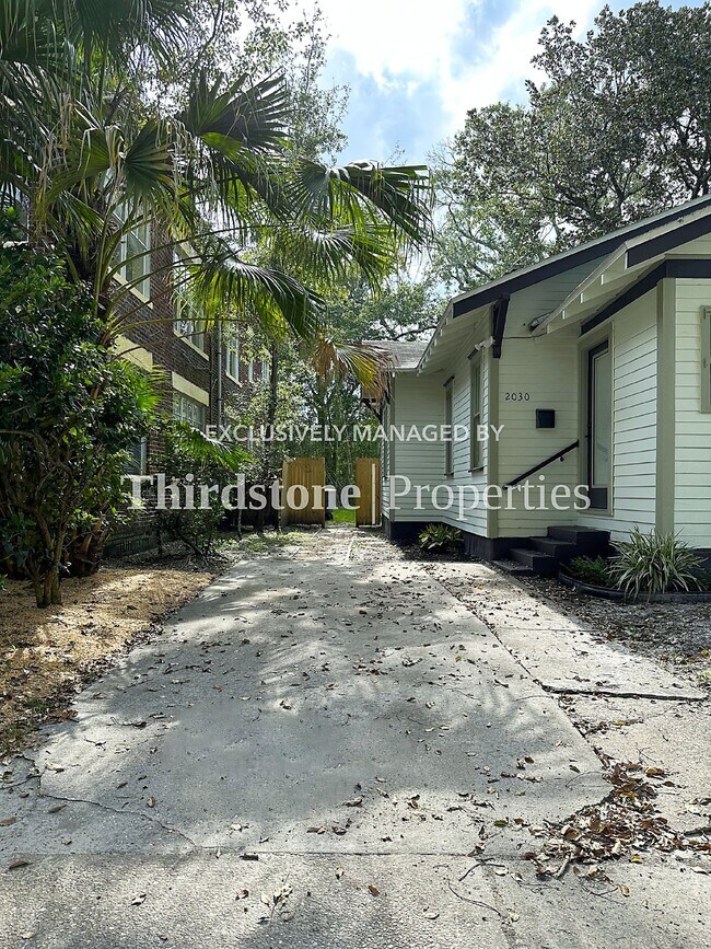 Building Photo - 2030 Redwing St