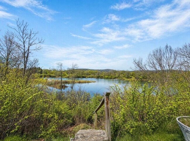 Building Photo - 209 Vivian Ln