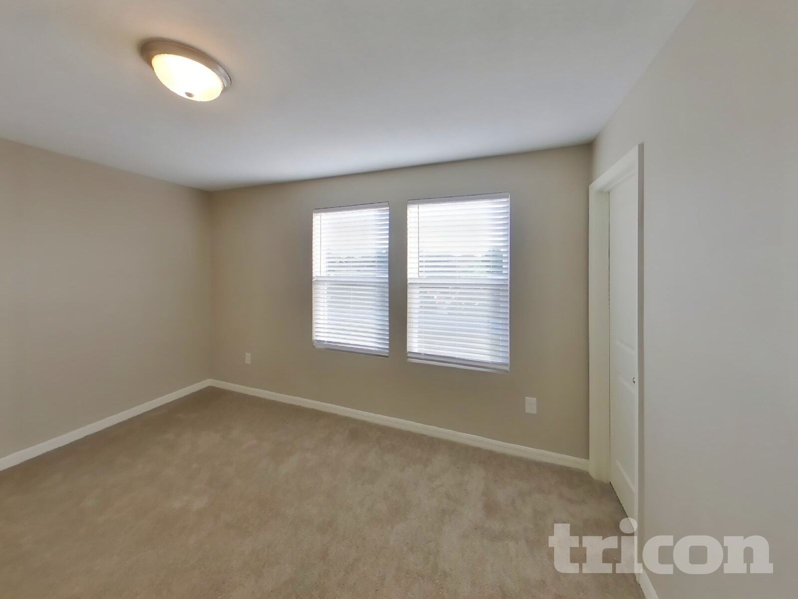 Building Photo - 2425 Lake Forest Ave