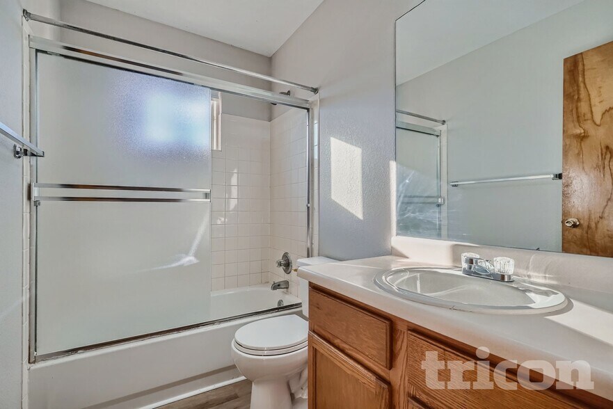 Building Photo - 446 W 116th Pl