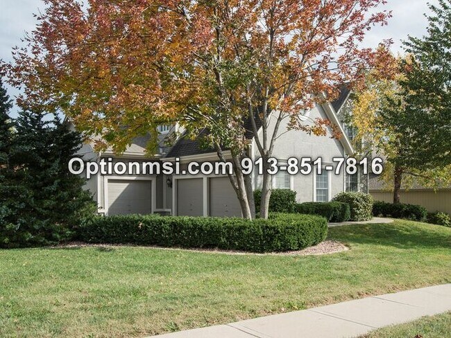 Building Photo - Close to Olathe East Highschool!